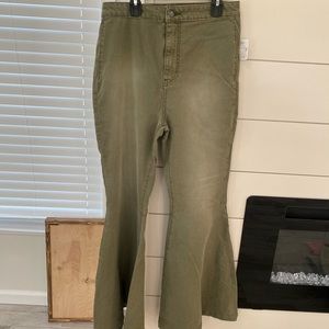 Green free people bell bottom pants. Size 30.